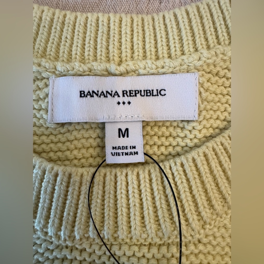 Banana Republic Light Yellow Knit Sleeveless Sweater Vest, Medium - Picture 3 of 9